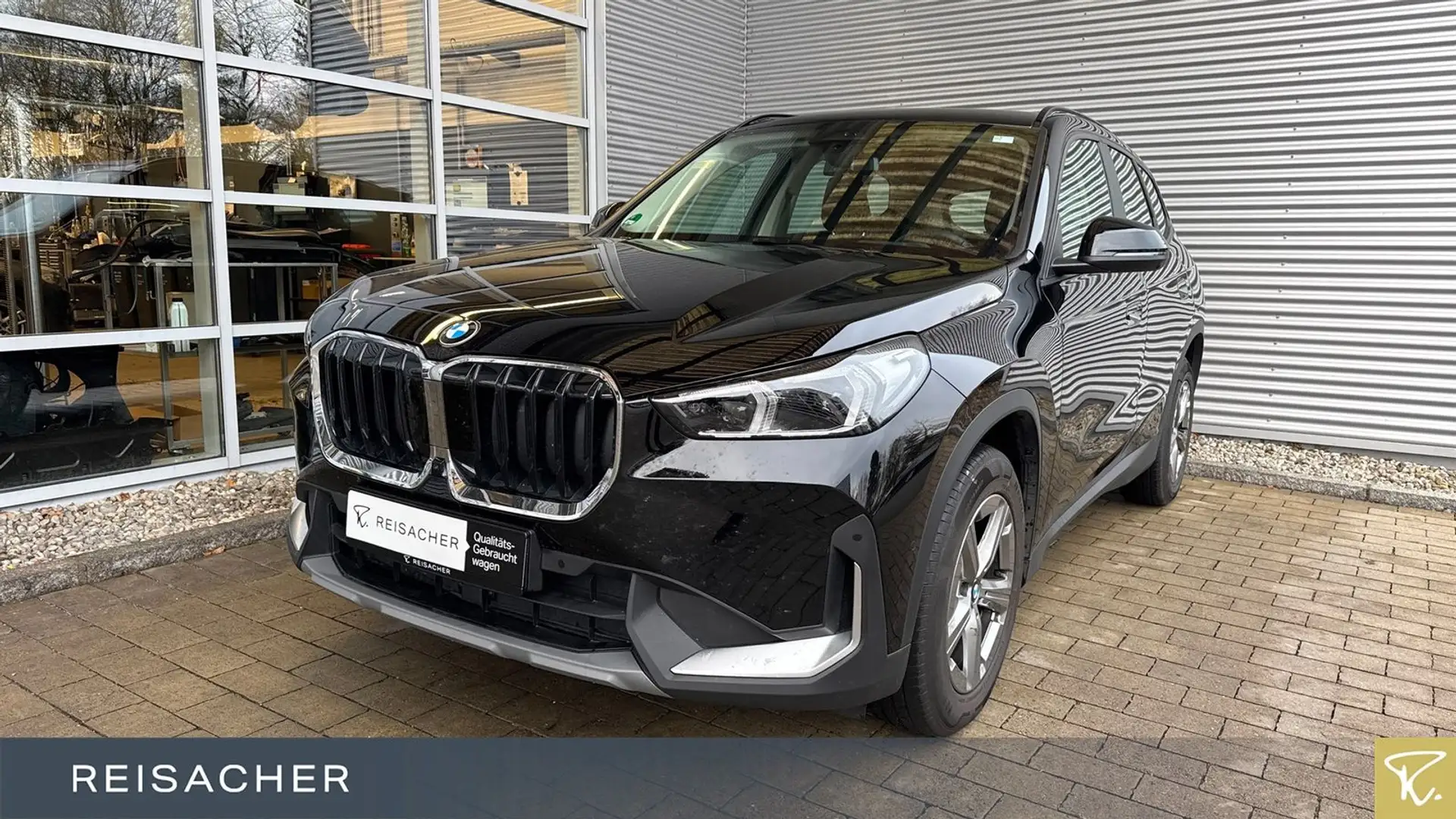 BMW X1 xDrive 20d Navi HUD 360° adLED 17"LM Zwart - 1