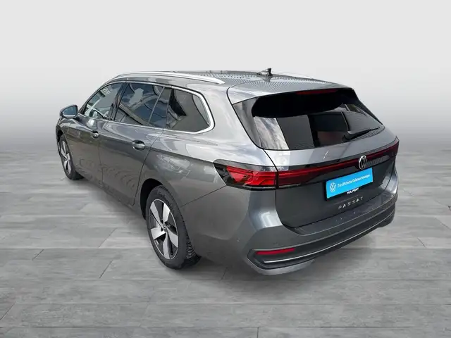 Volkswagen Passat view 4