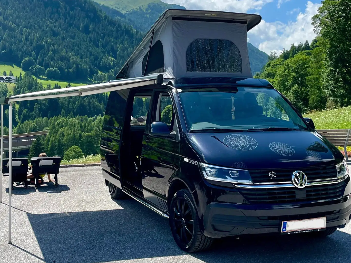 Volkswagen T6.1 Transporter Camper mit Küche Kühlschrank und Markise Schwarz - 1