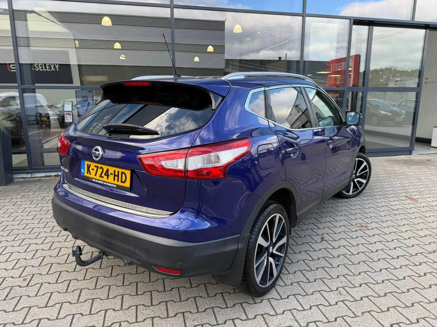 Nissan Qashqai 1.2 Tekna *Trekhaak & Stoelverwarming* Blauw - 2