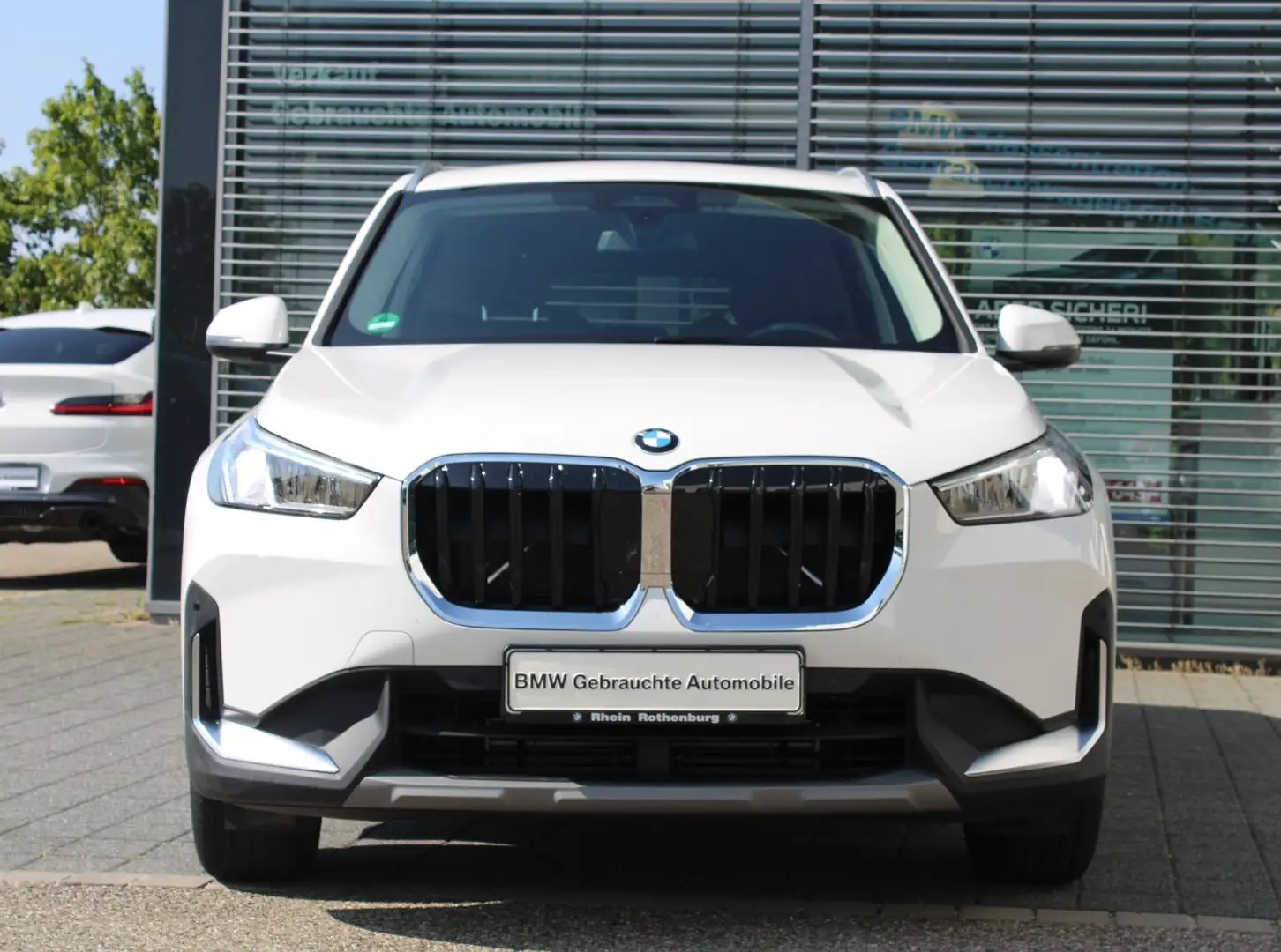 BMW X1 sDrive18i Navi LED Kamera DAB SH wenig km Weiß - 2