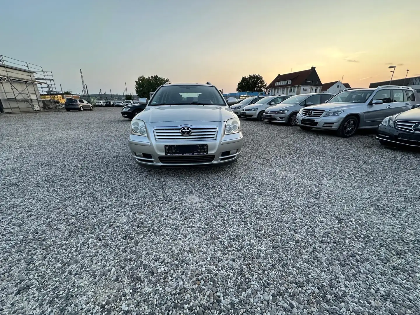 Toyota Avensis 2.0 Executive Grau - 2