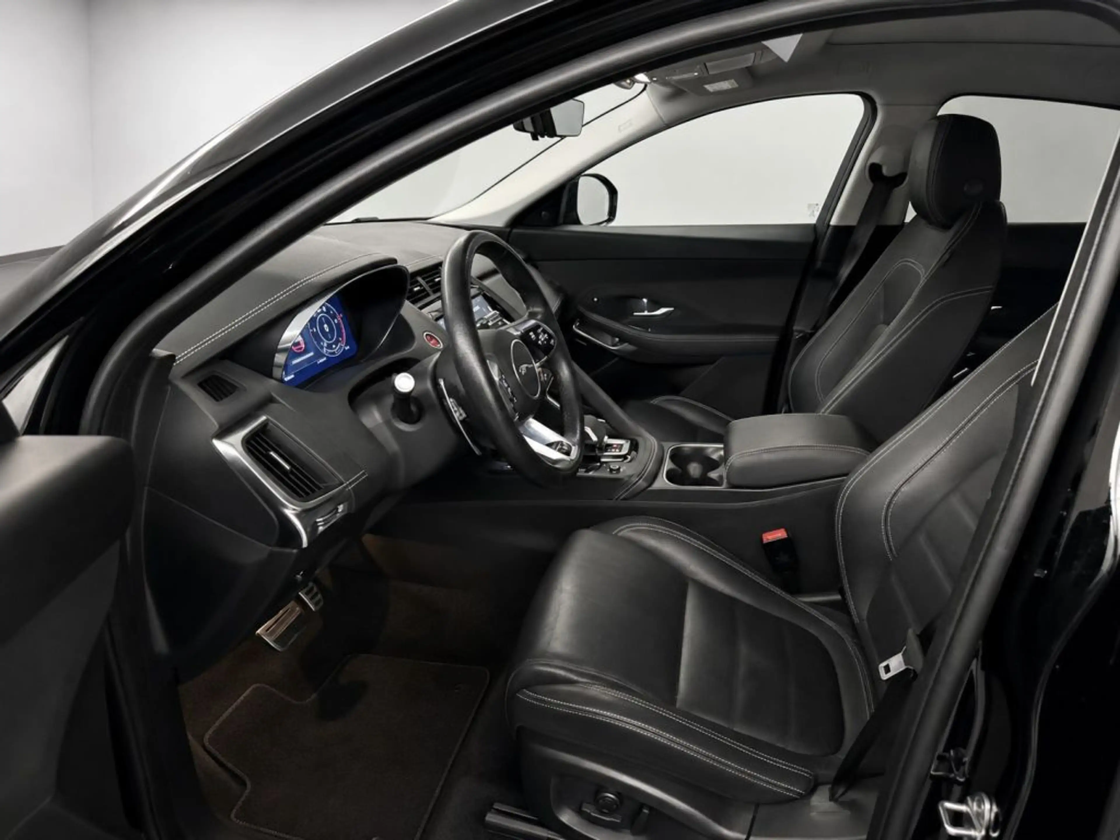 Jaguar E-Pace D200 AWD R-Dynamic HSE — photo 5