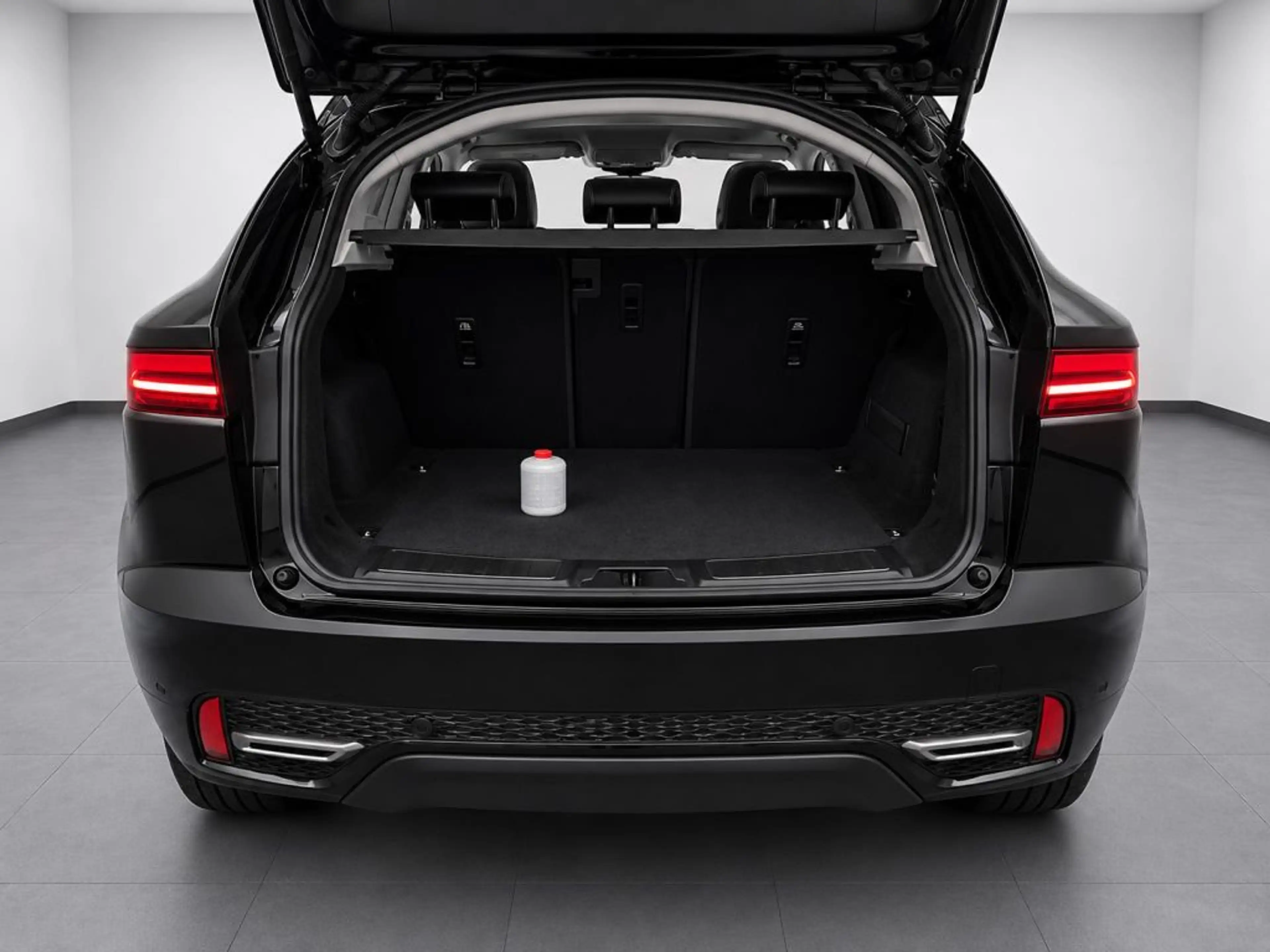 Jaguar E-Pace D200 AWD R-Dynamic HSE — photo 8