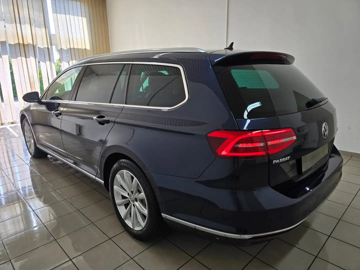 Volkswagen Passat Variant 1.4 TSI Highline LED Dynaudio ACC AHK 360 1.Hand Bleu - 2