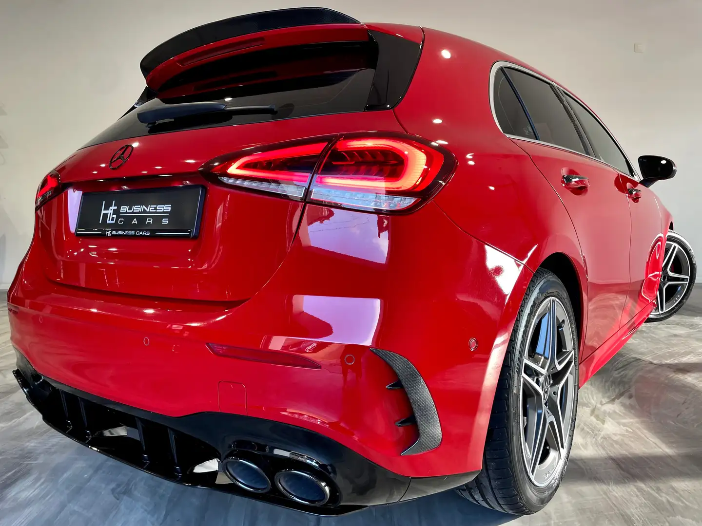 Mercedes-Benz A 200 LOOK A45 AMG/ PACK AMG/ LUM.D'AMBIANCE/ GPS/ LED Rood - 2