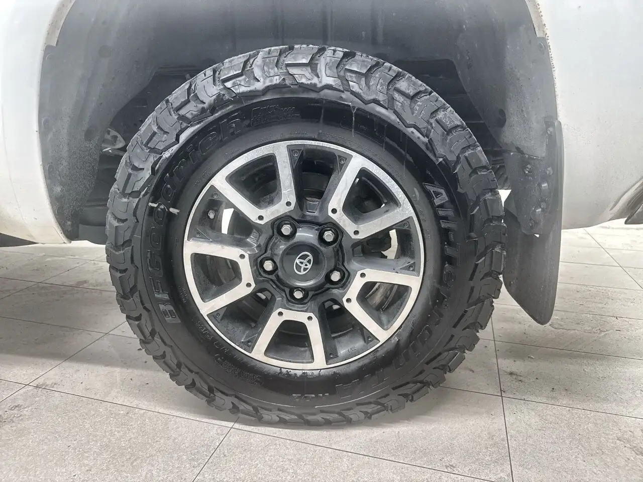 Toyota Tundra снимка Toyota Tundra