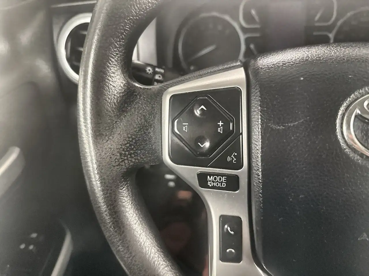 Toyota Tundra снимка Toyota Tundra