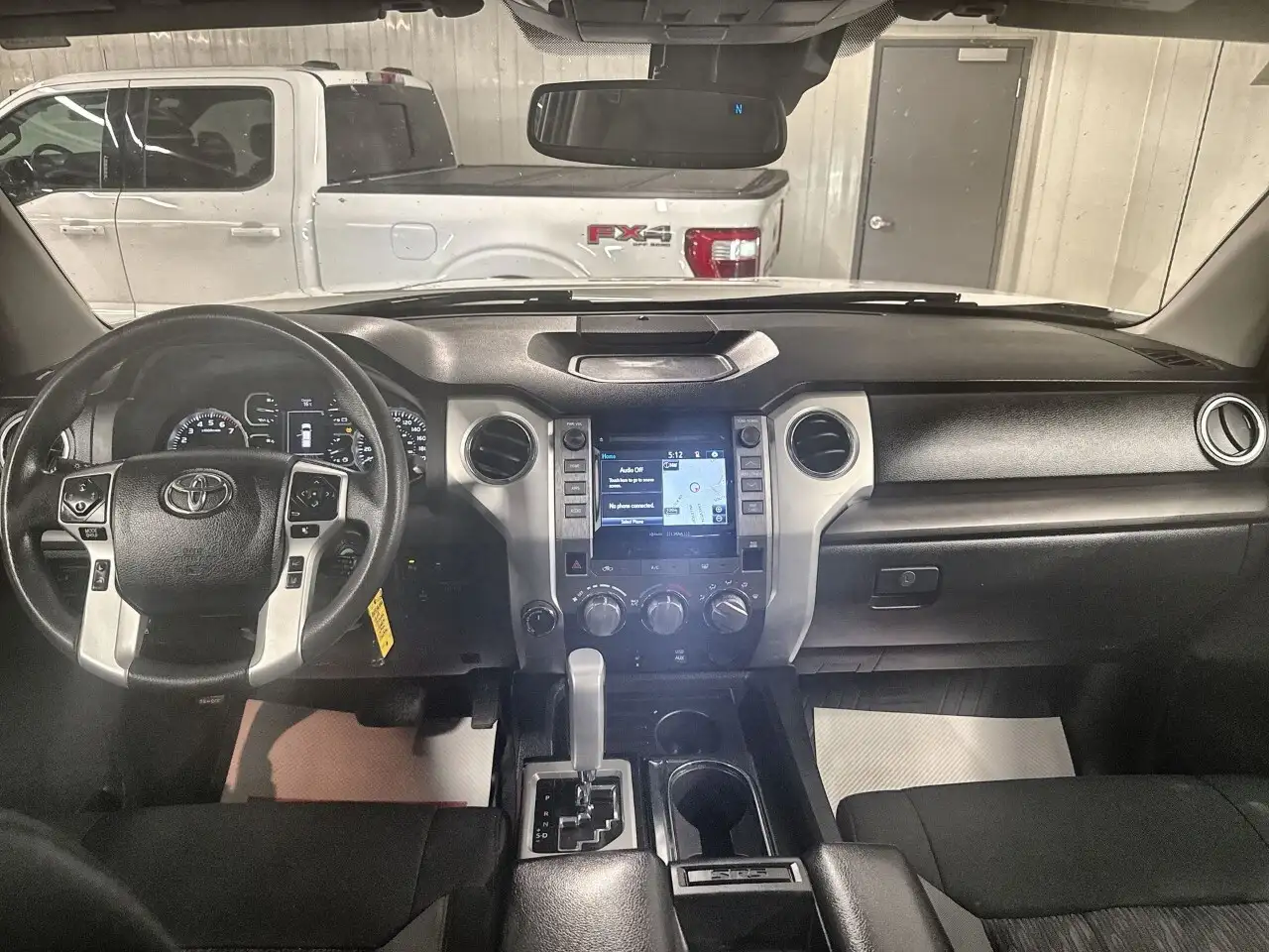 Toyota Tundra снимка Toyota Tundra