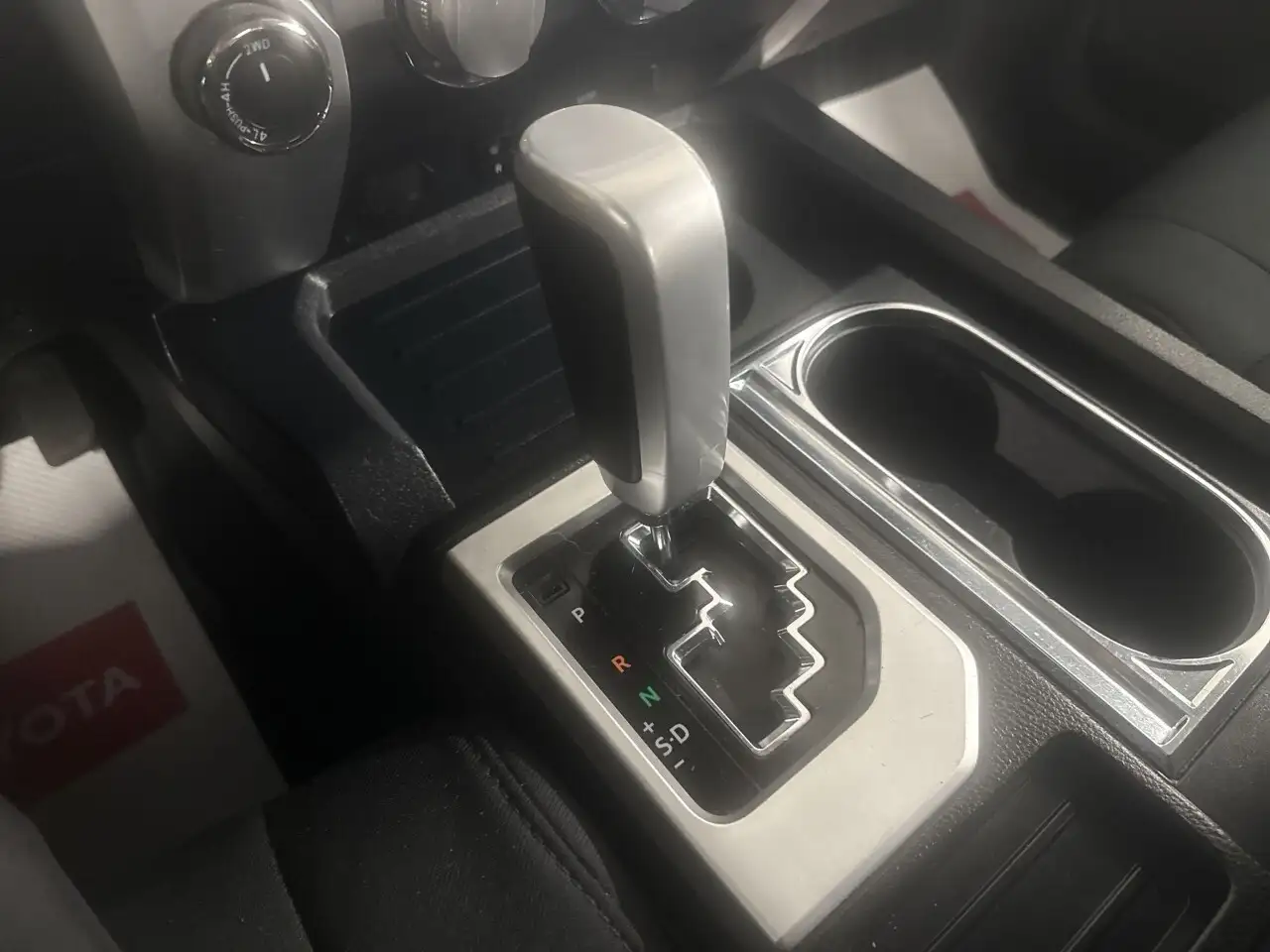 Toyota Tundra снимка Toyota Tundra