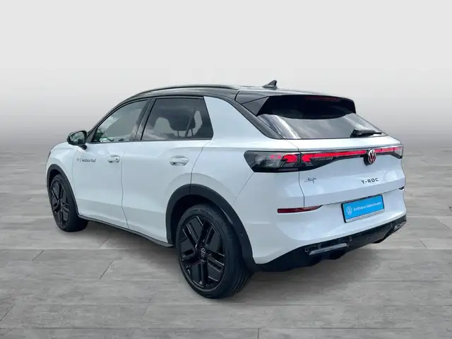 Volkswagen T-Roc view 3