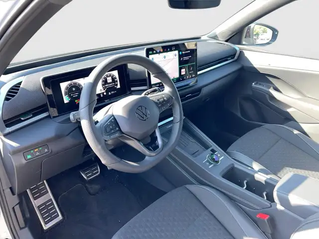 Volkswagen T-Roc view 9