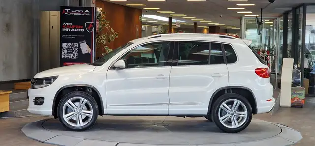 Volkswagen Tiguan view 4