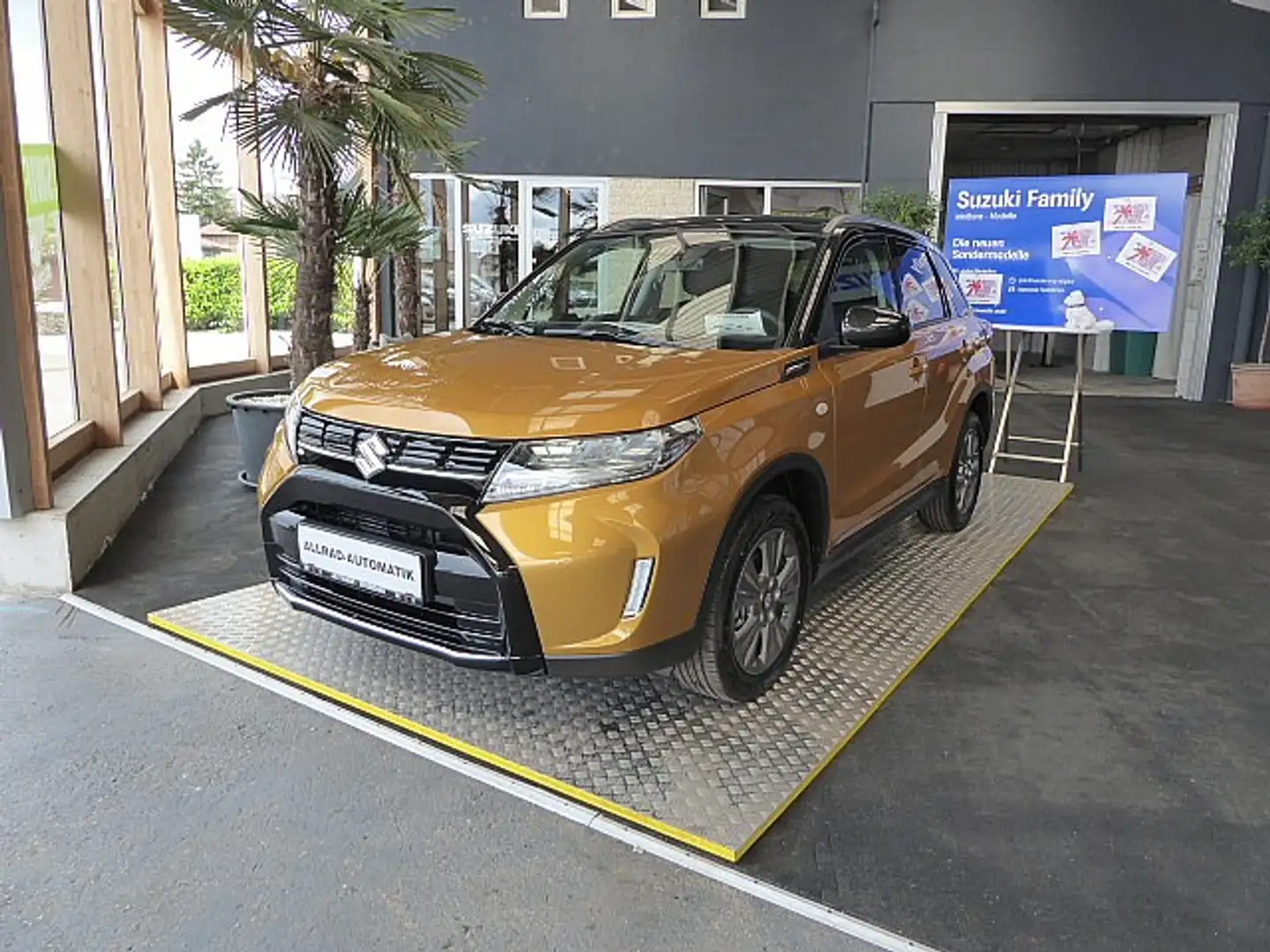 Suzuki Vitara 1,5 Hybrid ALLGRIP 6AGS shine Orange - 1