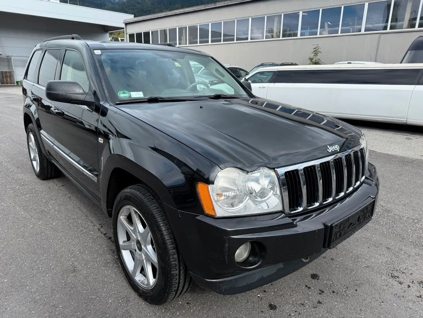 Jeep Grand Cherokee Schwarz - 2