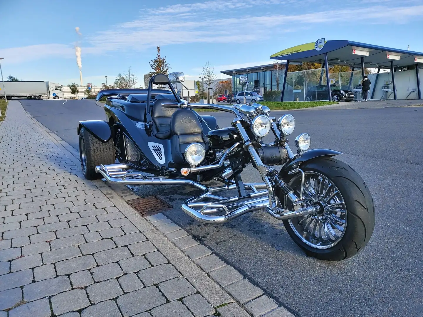 Trike BOOM TRIKE Mustang - lange Version -  mit Navi Czarny - 2