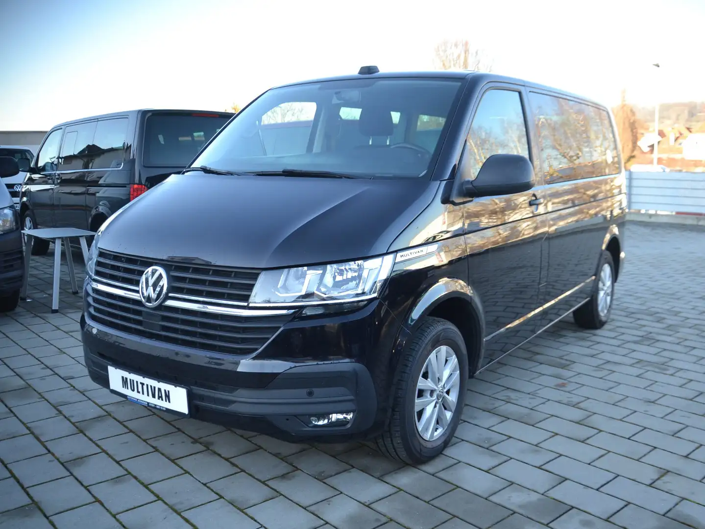Volkswagen T6.1 Multivan Multivan/ACC/Climatronic/SHZ/6-Sitzer Schwarz - 1