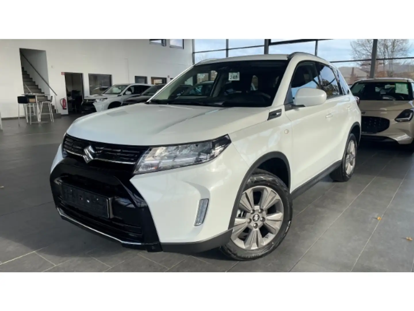 Suzuki Vitara 1.4 Comfort Facelift AHK Navi LED Kamera ACC SitzH Weiß - 1