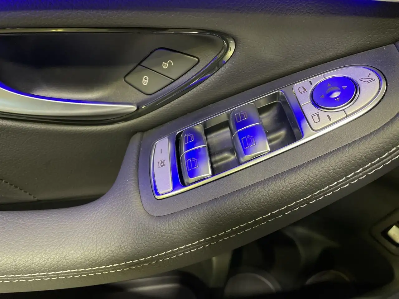 Mercedes-Benz GLC снимка Mercedes-Benz GLC