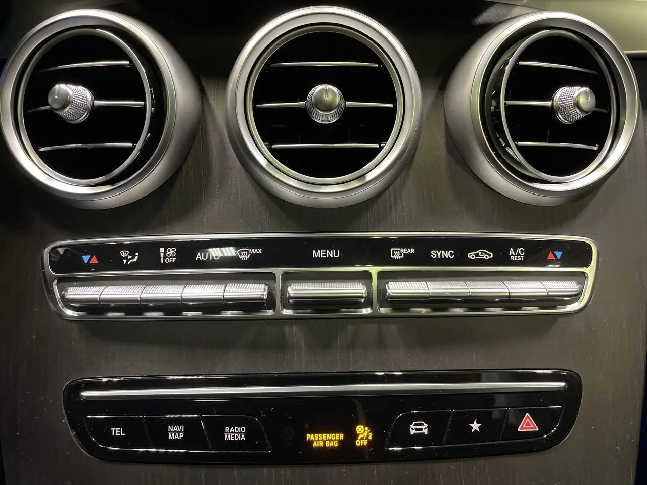 Mercedes-Benz GLC снимка Mercedes-Benz GLC