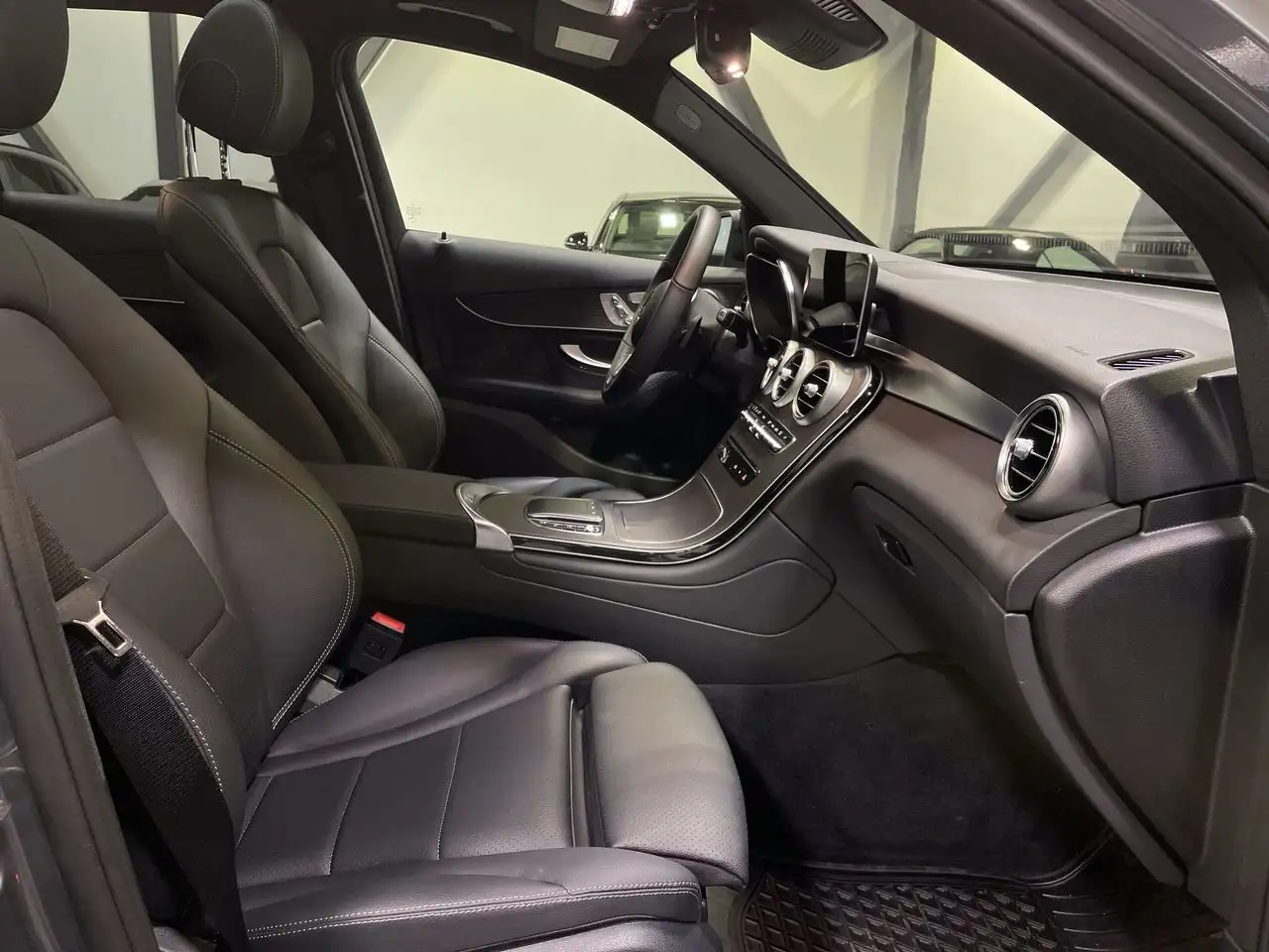 Mercedes-Benz GLC снимка Mercedes-Benz GLC