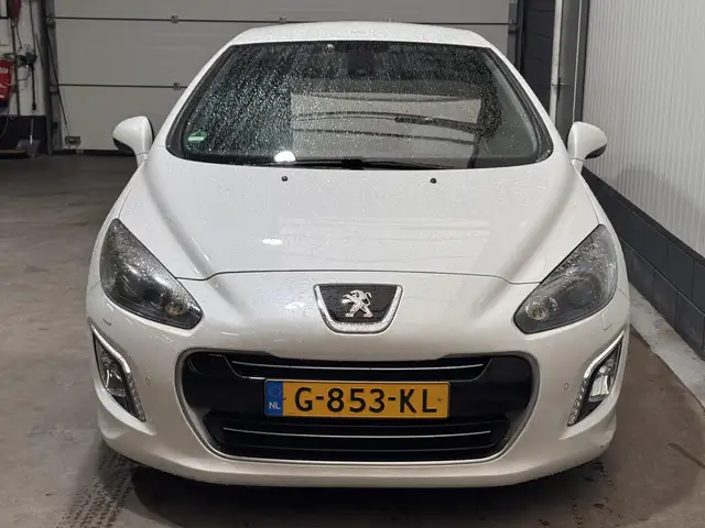 Peugeot 308 view 3