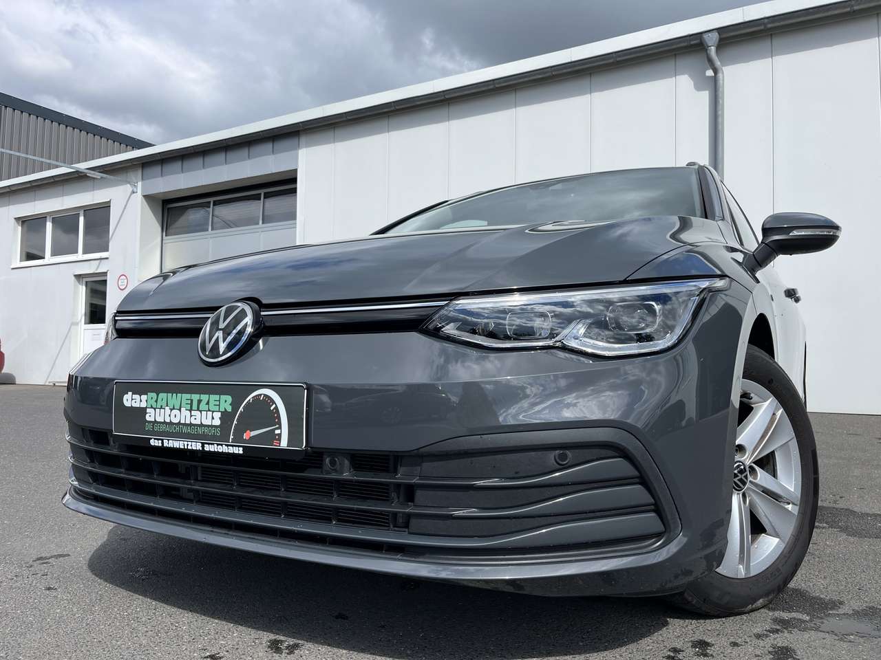 Volkswagen Golf 2023 — Variant 1.5 TSI DSG Life 1,99% Fin. AHK Navi SHZ L