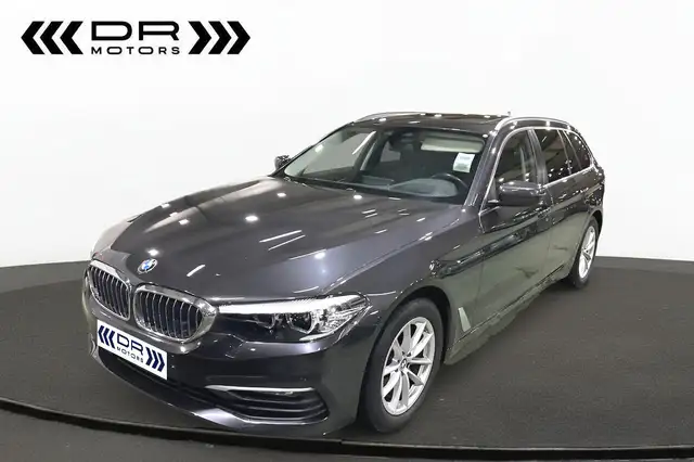 BMW 518 PANODAK - HEAD UP - DODE HOEK - APPLE CARPLAY