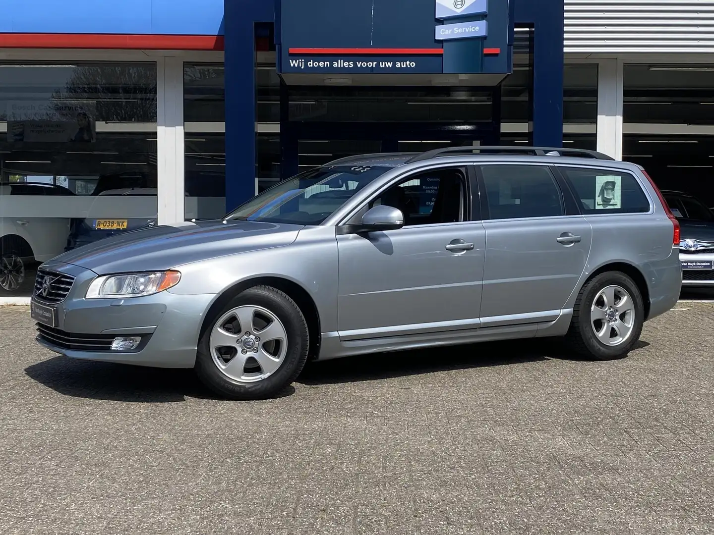 Volvo V70 1.6 T4 Nordic+ / NL-Auto / Standkachel / Dealer-On Grijs - 2