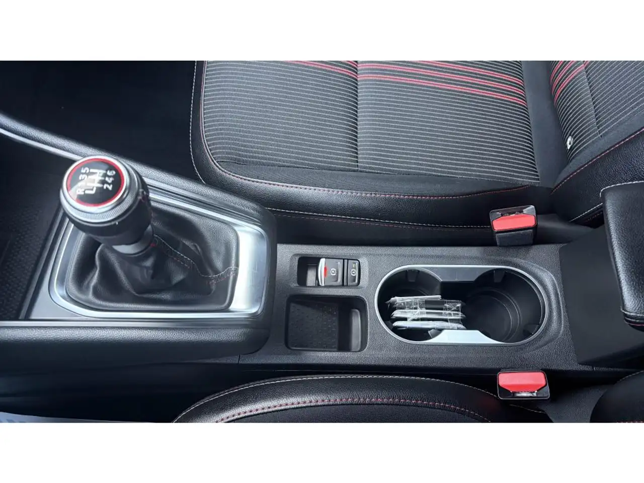 Renault Captur — photo 18