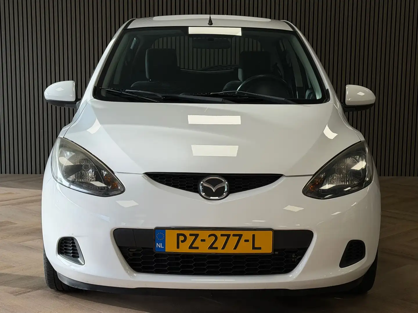 Mazda 2 AUTOMAAT PARKEERSENSOREN ACHTER AIRCO Wit - 2