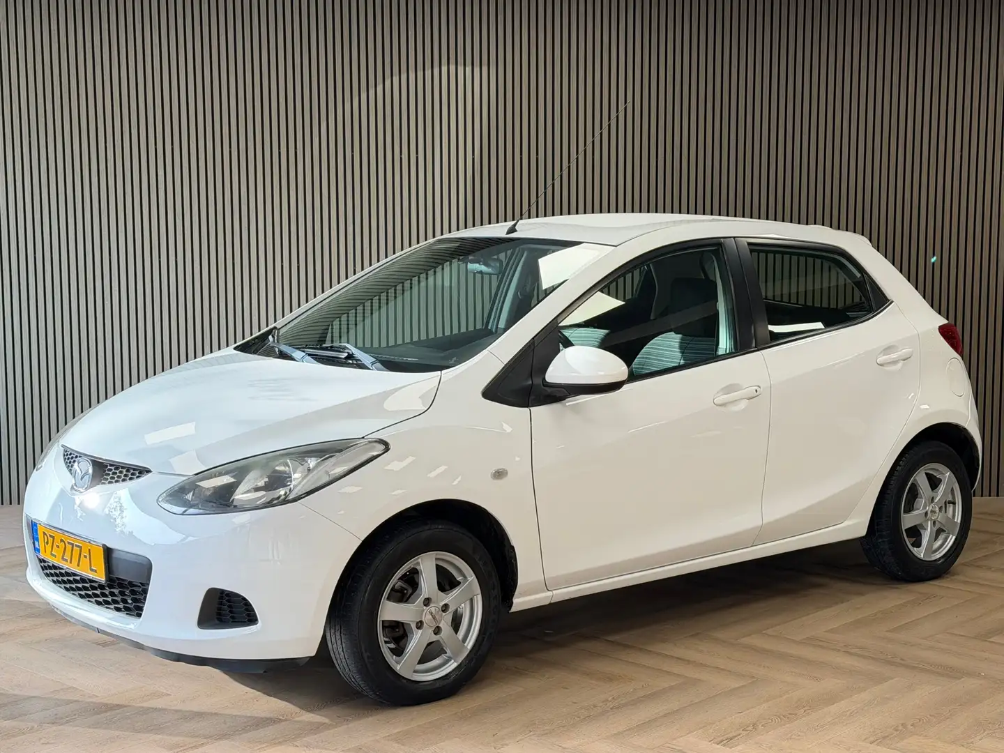 Mazda 2 AUTOMAAT PARKEERSENSOREN ACHTER AIRCO Wit - 1