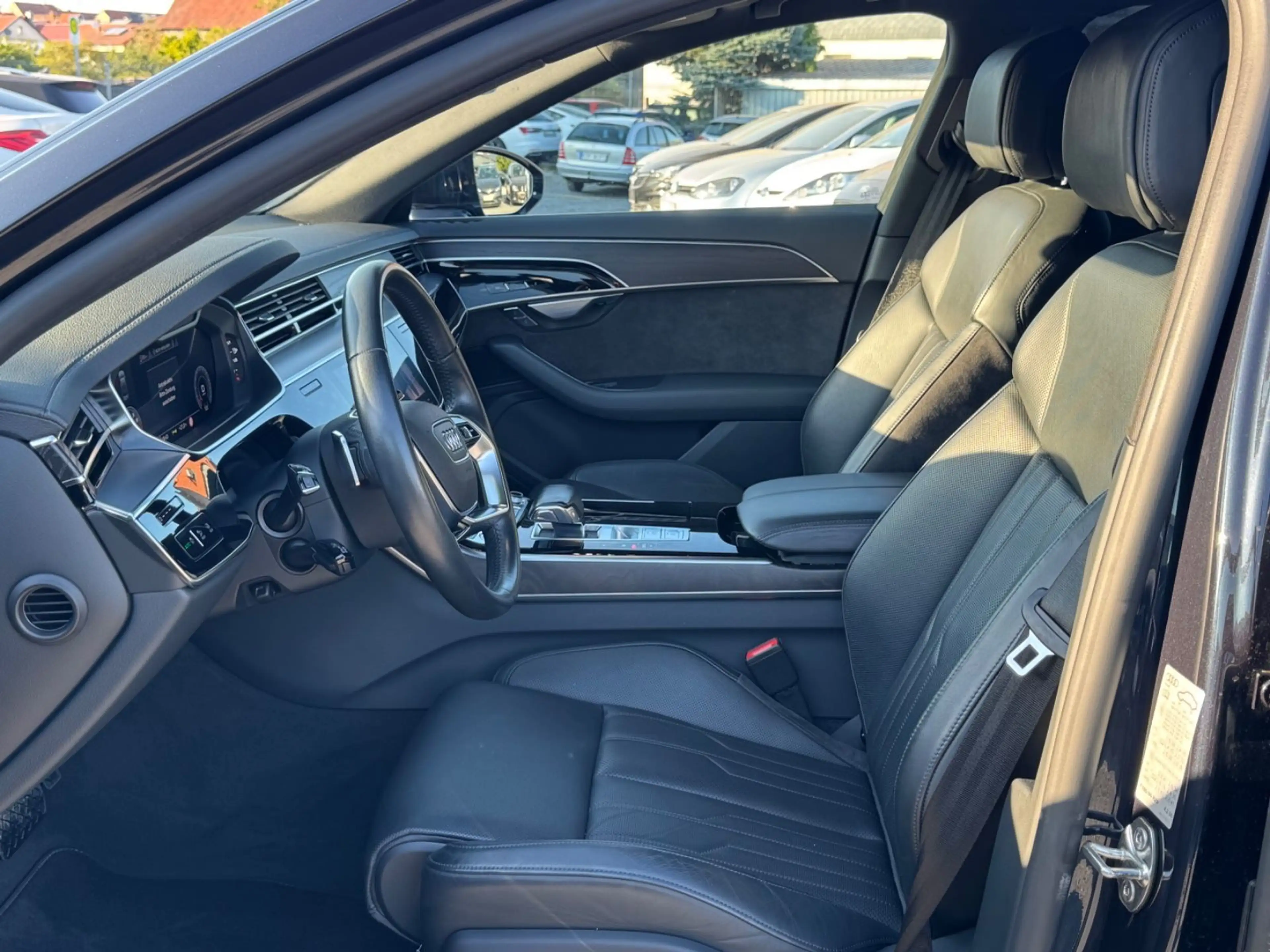 Audi A8 55 TFSI quattro — photo 9