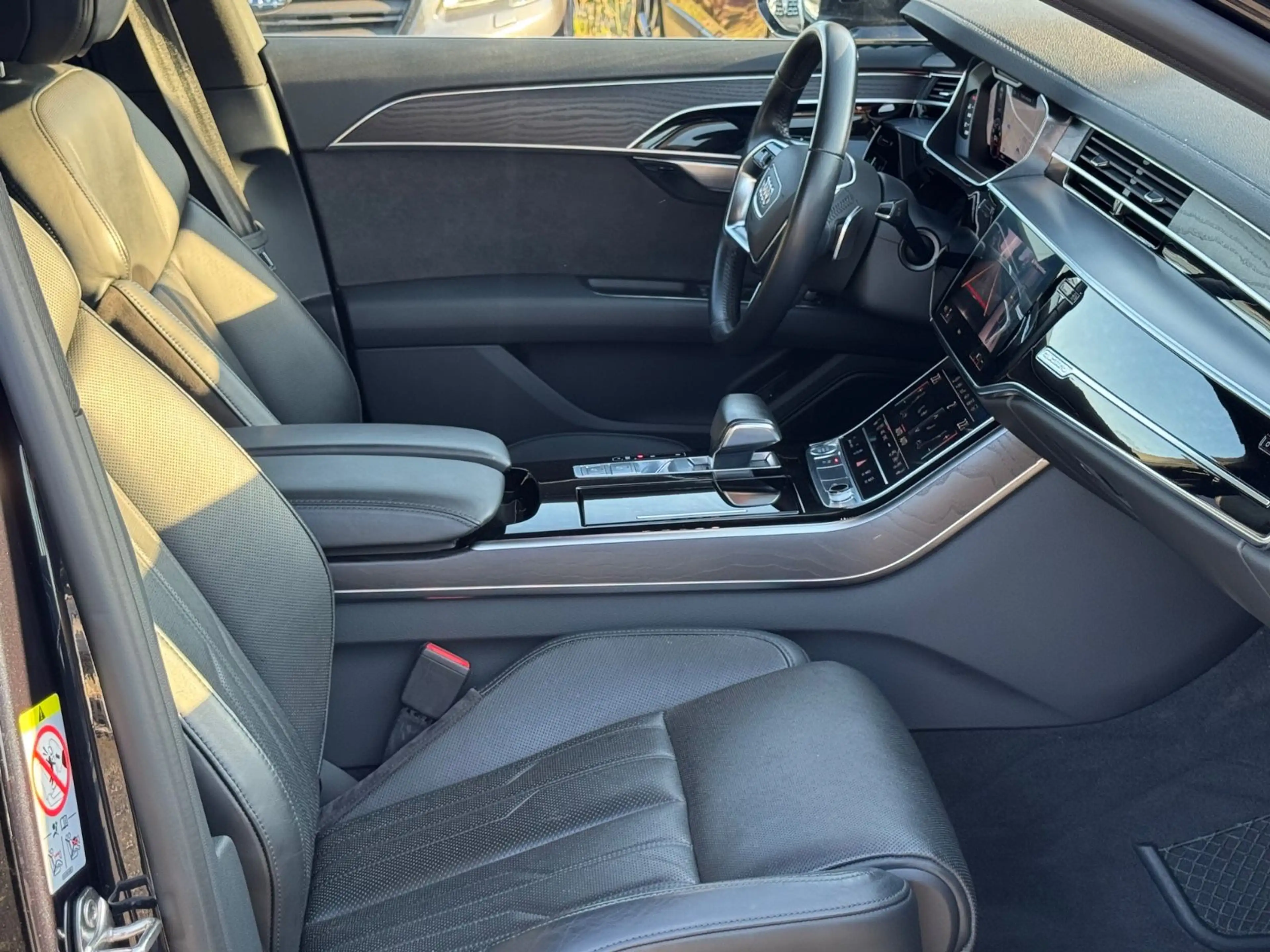 Audi A8 55 TFSI quattro — photo 10