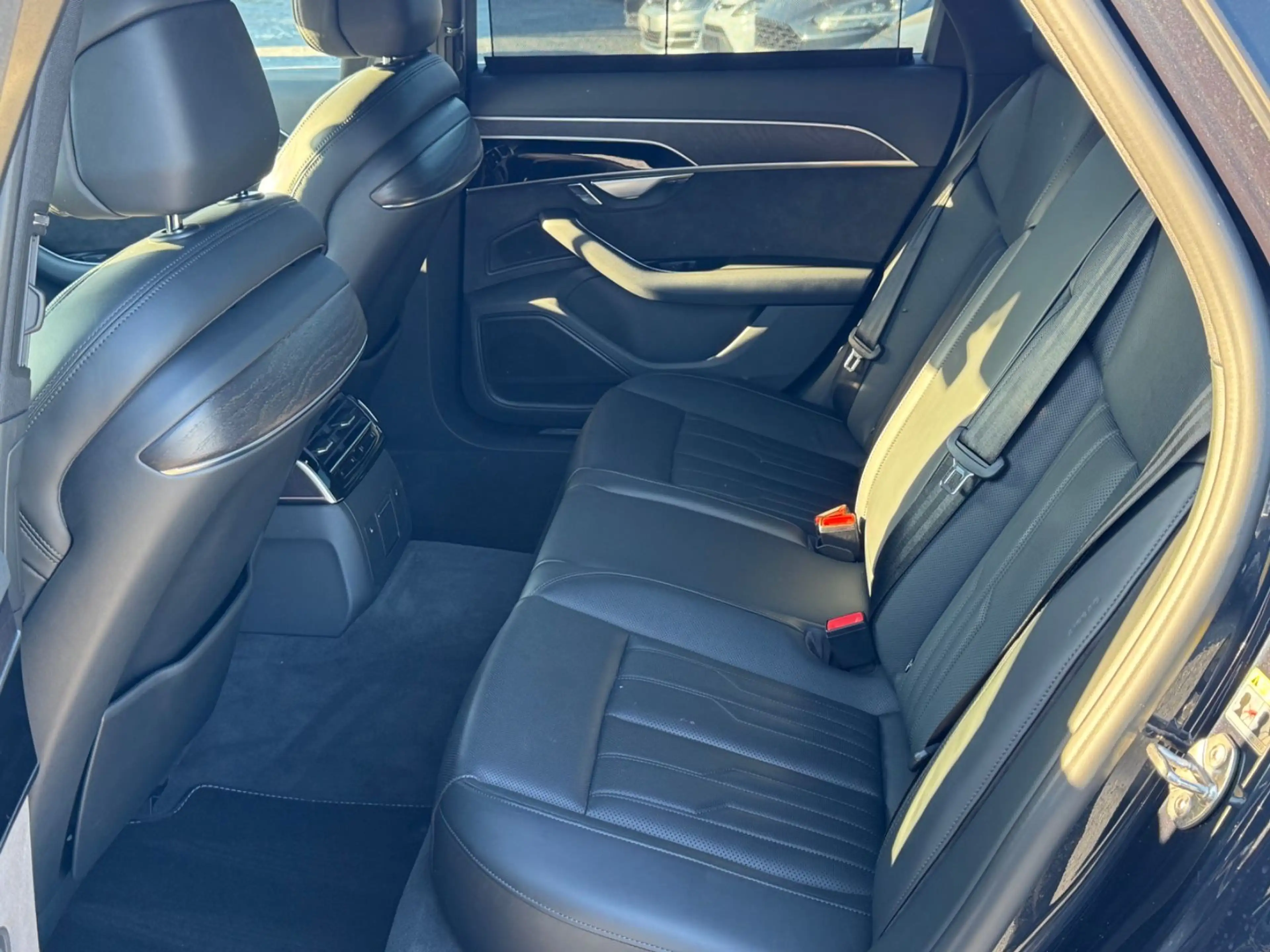 Audi A8 55 TFSI quattro — photo 11