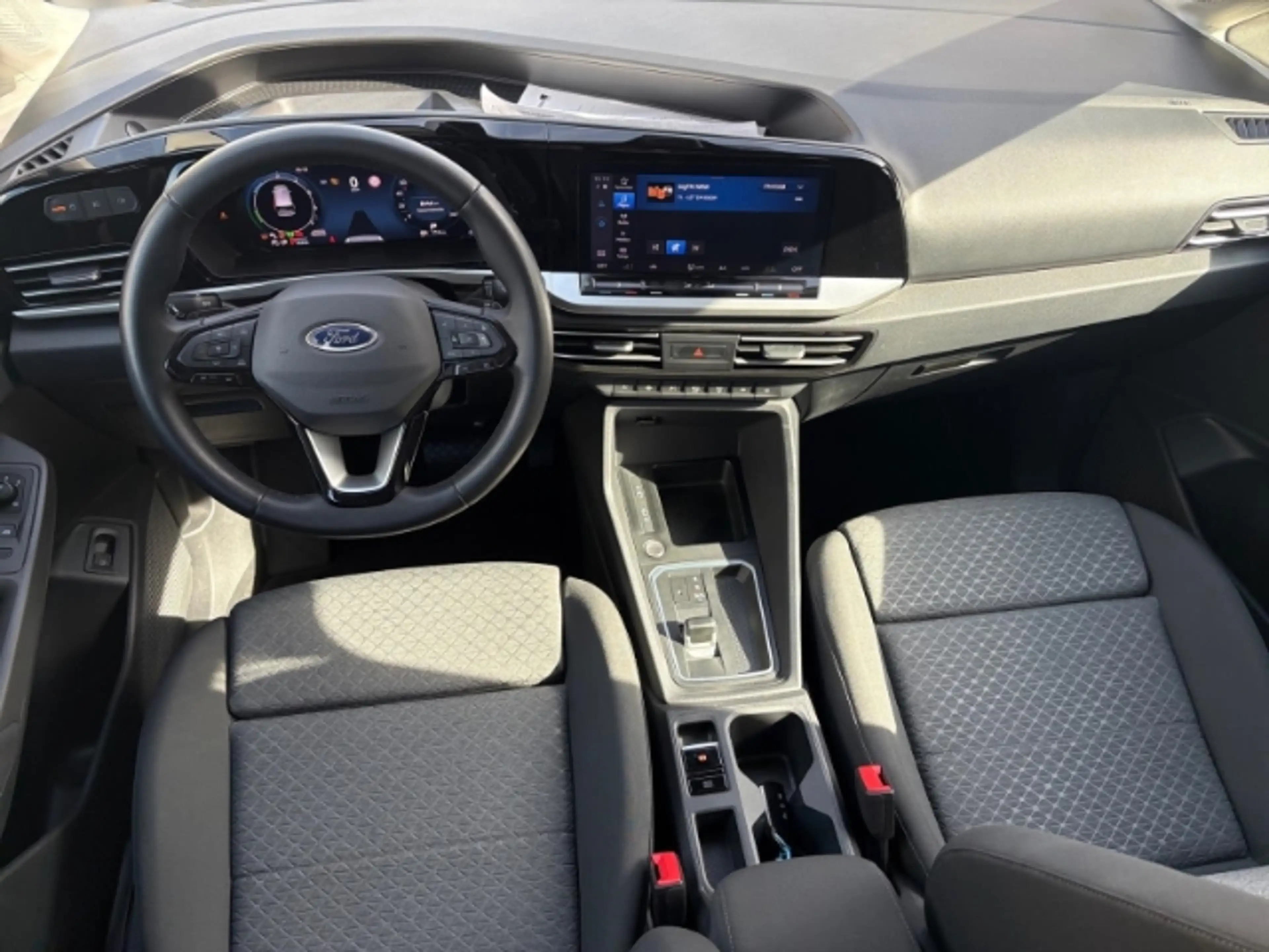 Ford Grand Tourneo PHEV Titanium Winterpaket + Carplay — photo 12