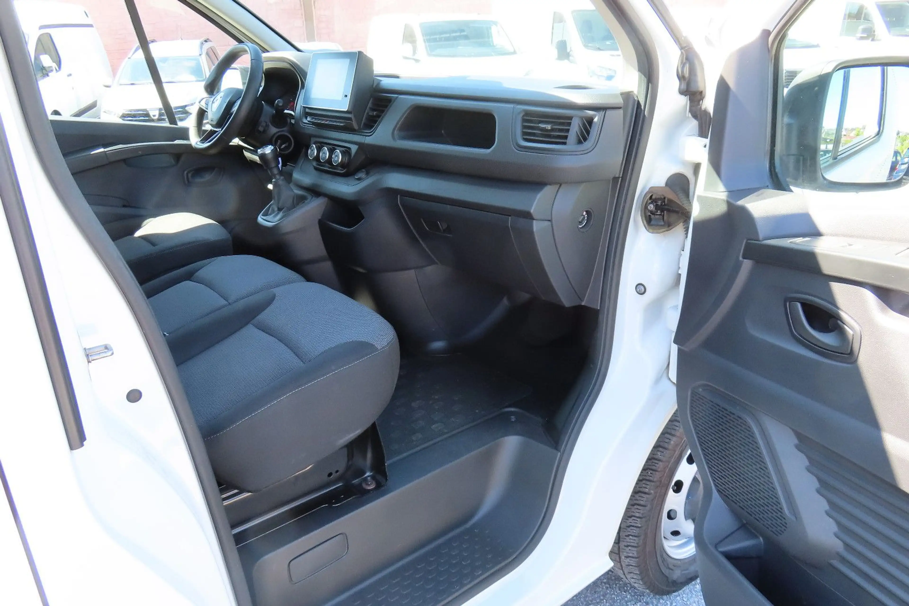 Renault Trafic Kasten L1 Navi Kamera PDC Fenster Sortimo-Regale — photo 16