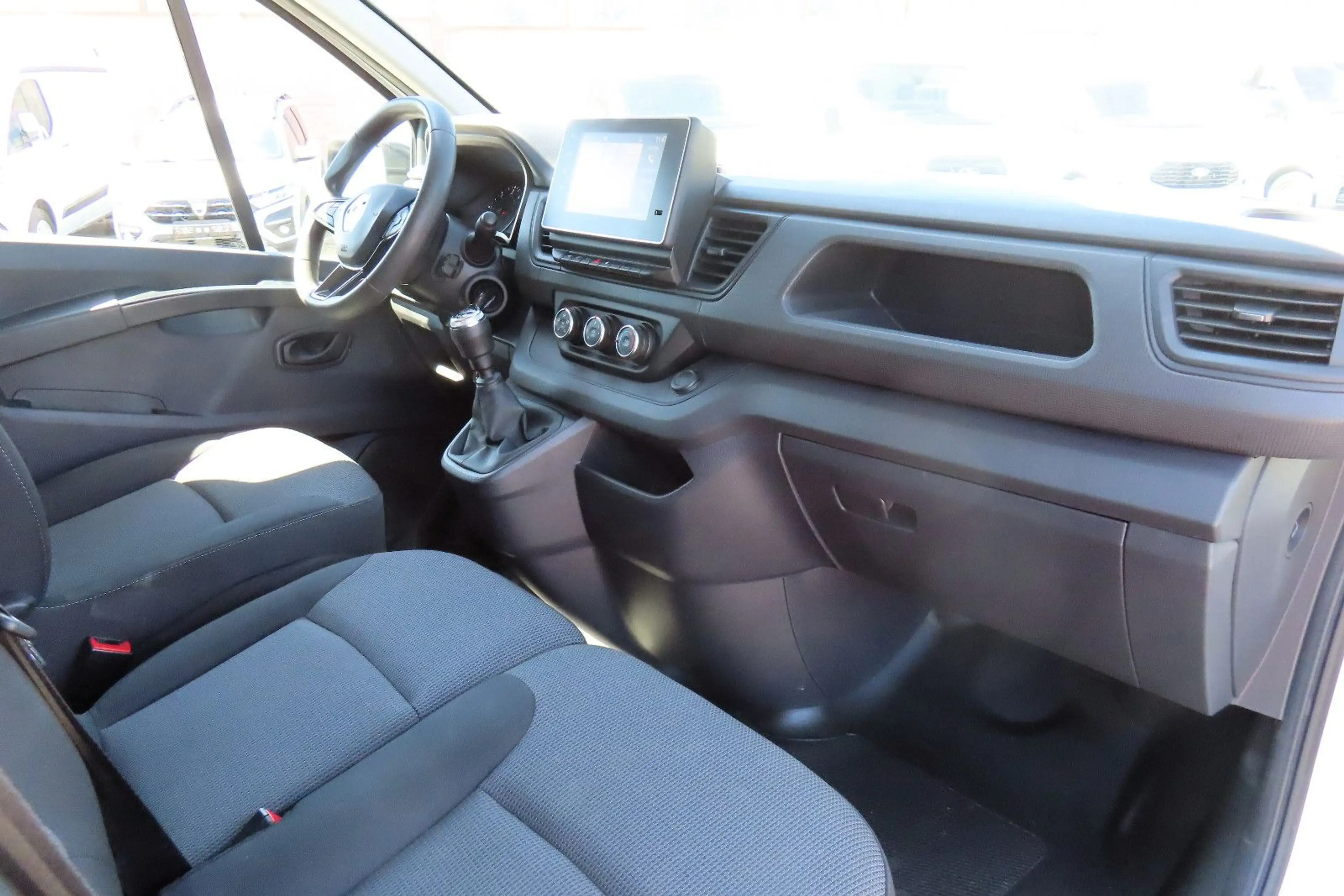 Renault Trafic Kasten L1 Navi Kamera PDC Fenster Sortimo-Regale — photo 17