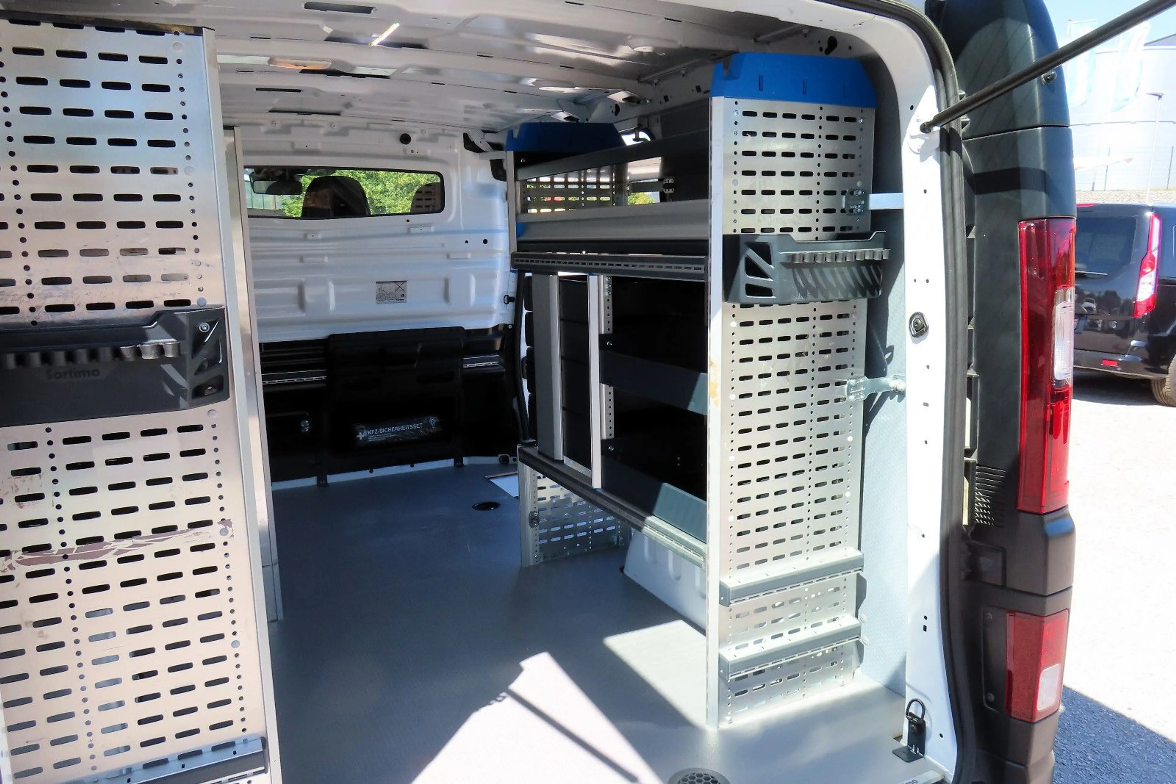 Renault Trafic Kasten L1 Navi Kamera PDC Fenster Sortimo-Regale — photo 13