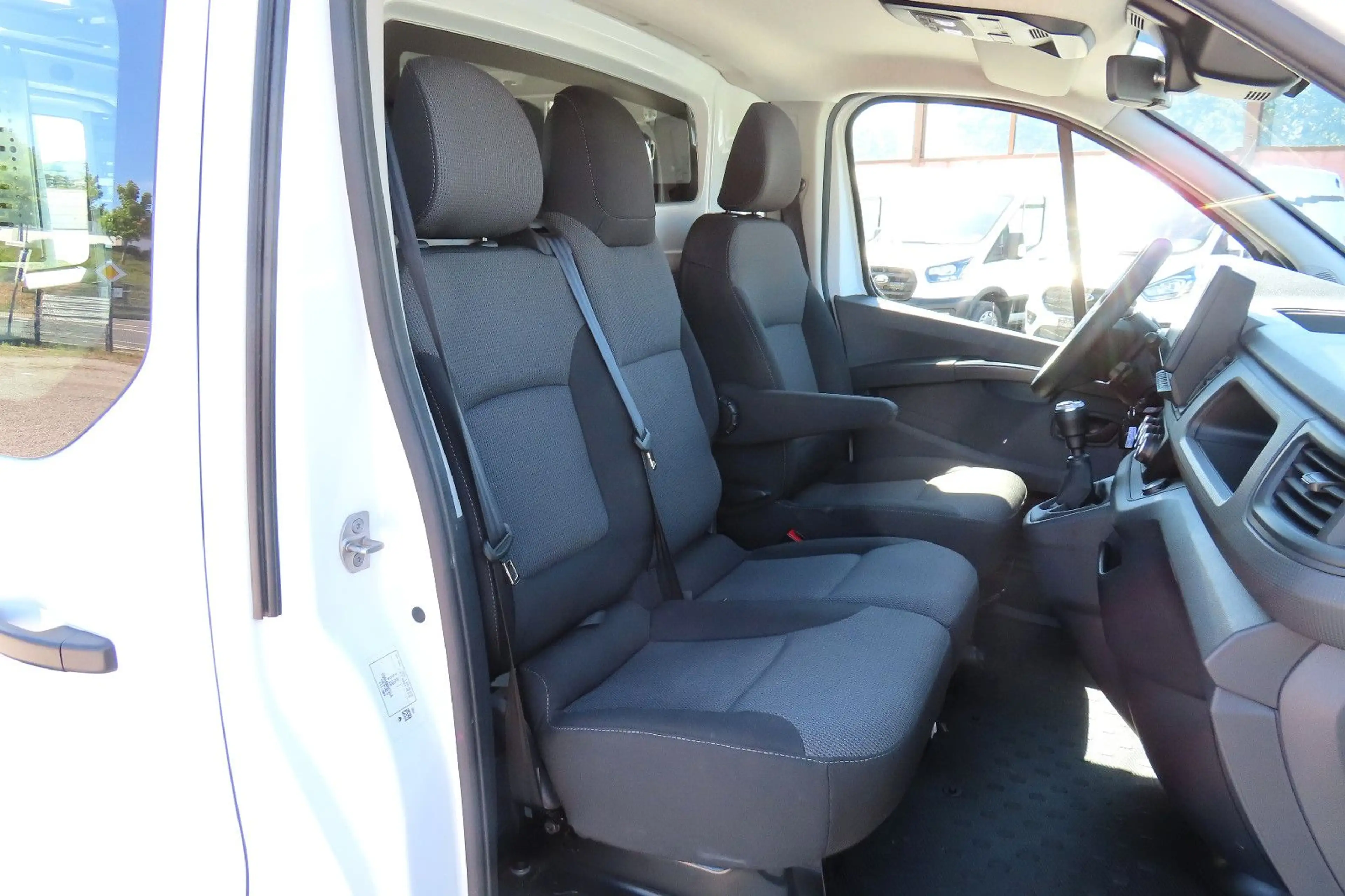 Renault Trafic Kasten L1 Navi Kamera PDC Fenster Sortimo-Regale — photo 18