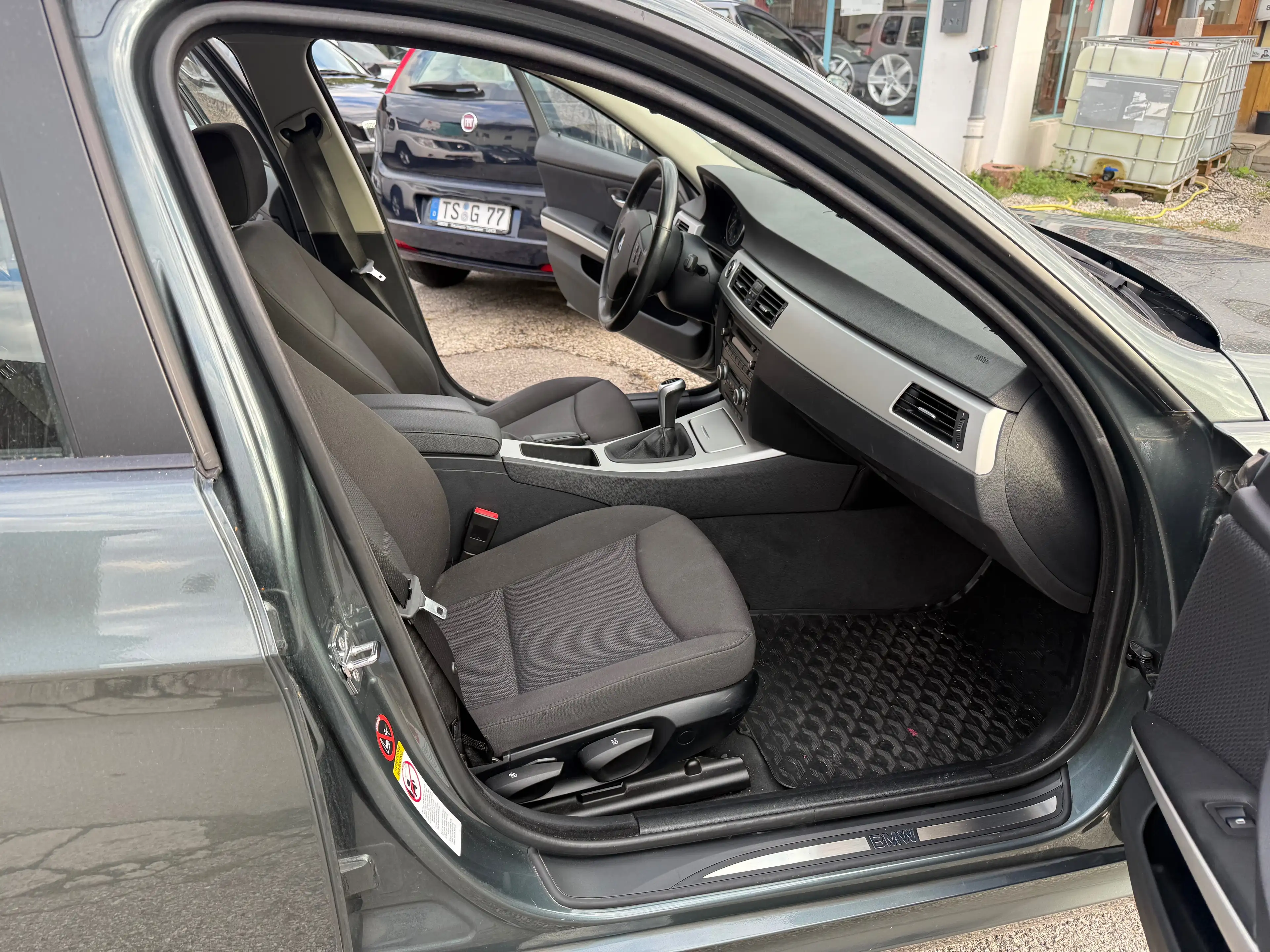 BMW 318 318 i. TÜV NEU — photo 11