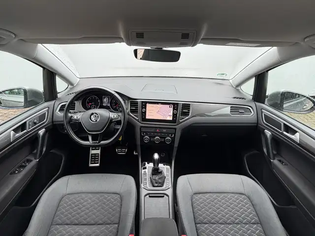 Volkswagen Golf Sportsvan view 4