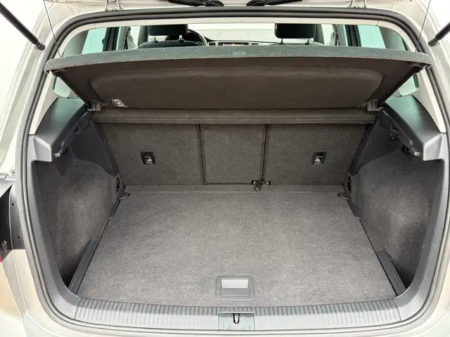 Volkswagen Golf Sportsvan view 14