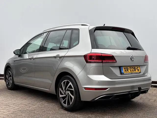 Volkswagen Golf Sportsvan view 2