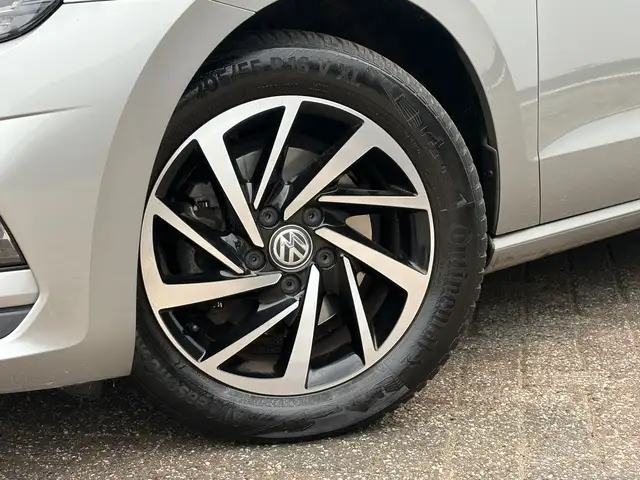 Volkswagen Golf Sportsvan view 15