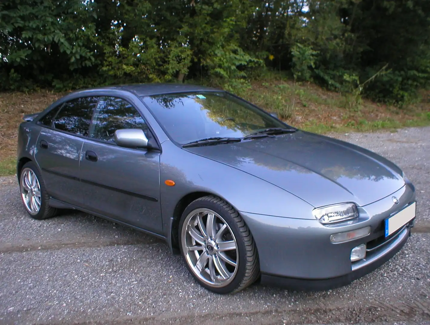 Mazda 323 F 2.0 V6 Grau - 1