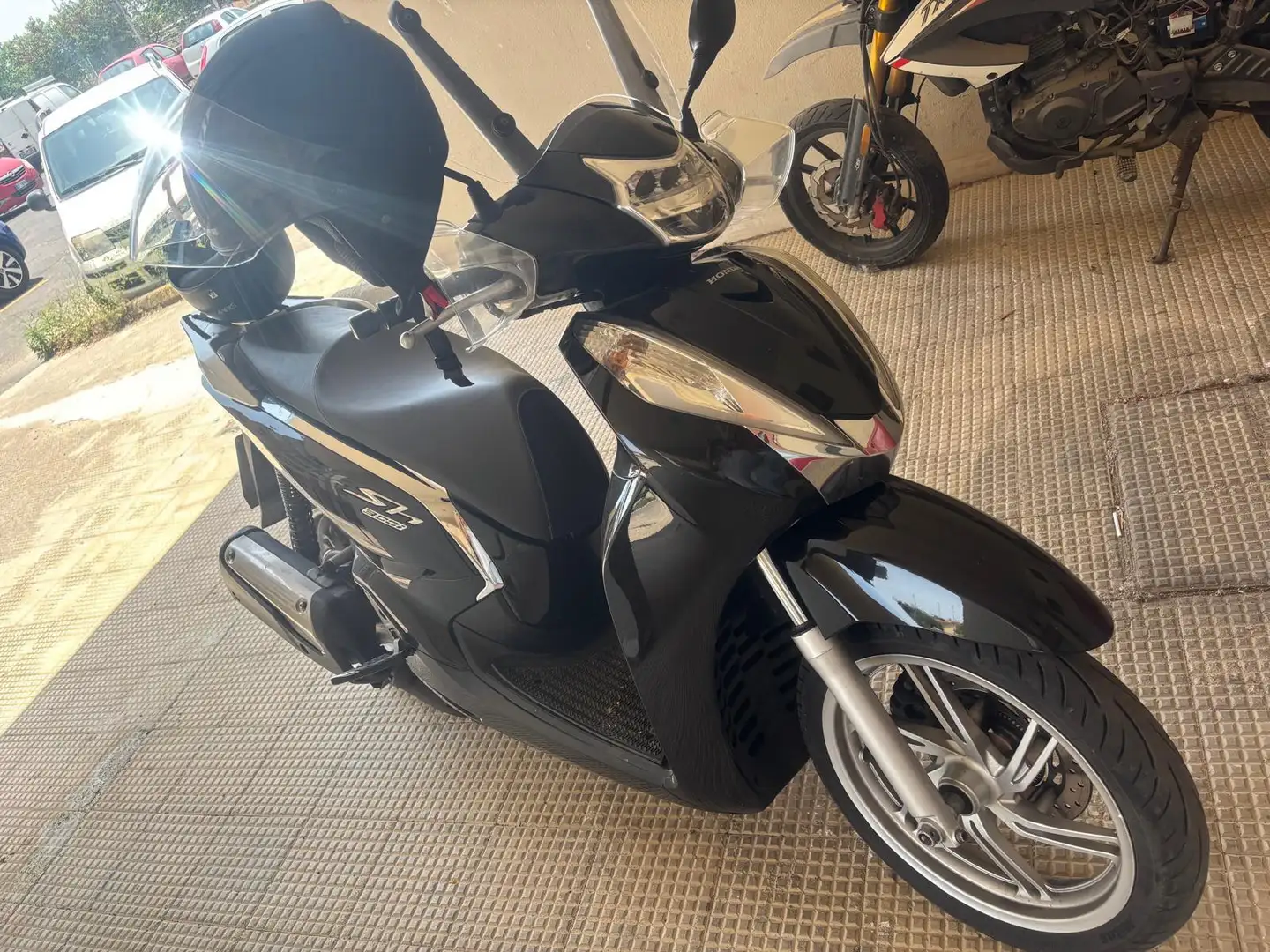 Honda SH 300 Schwarz - 2