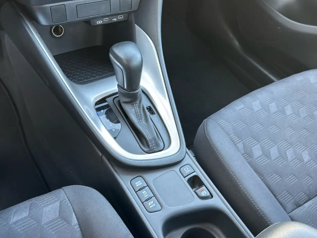 Toyota Yaris 1.5h Active, миниатюра 11