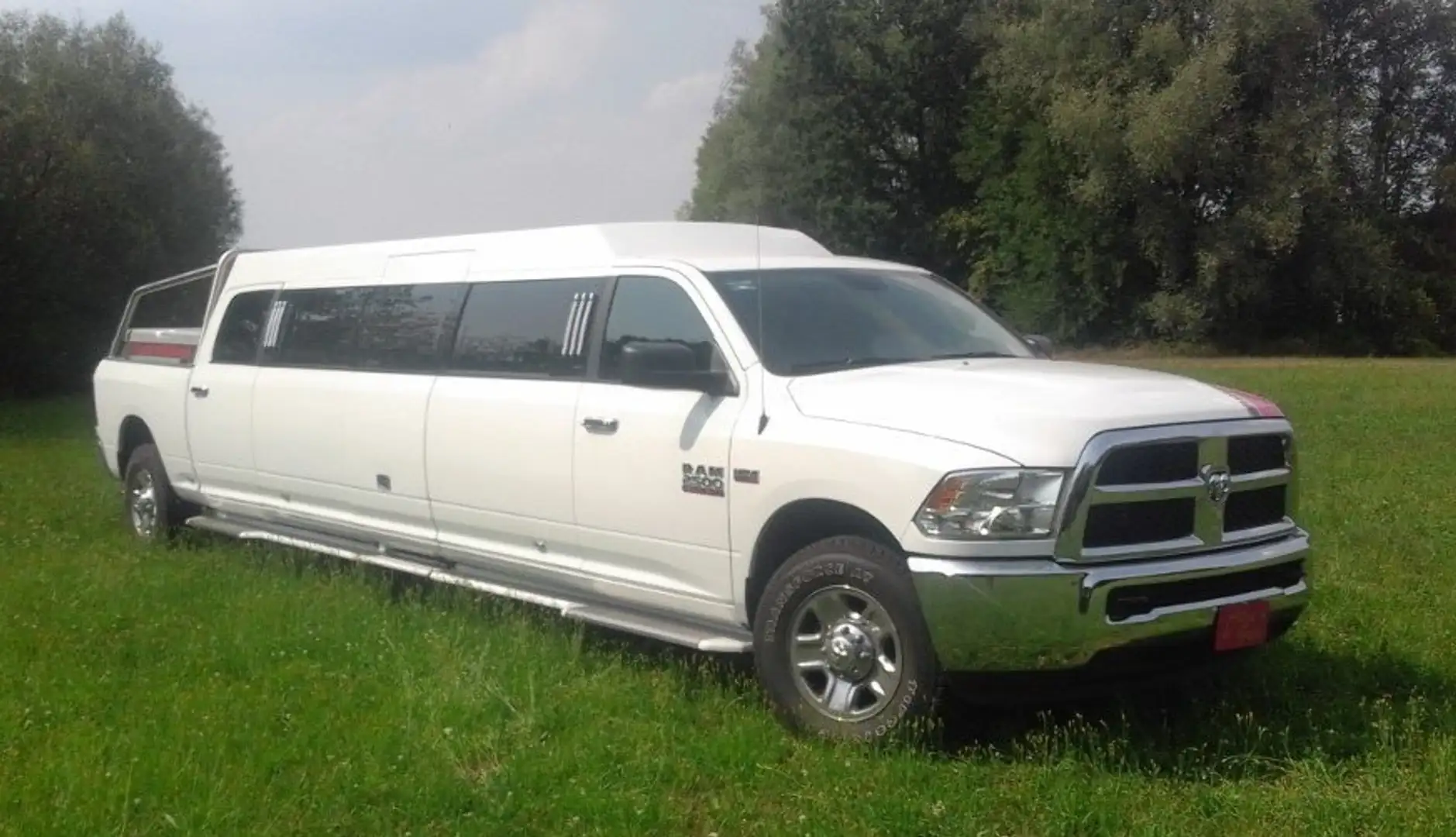 Dodge RAM 2500 V8 4x4 Stretchlimousine Blanc - 2