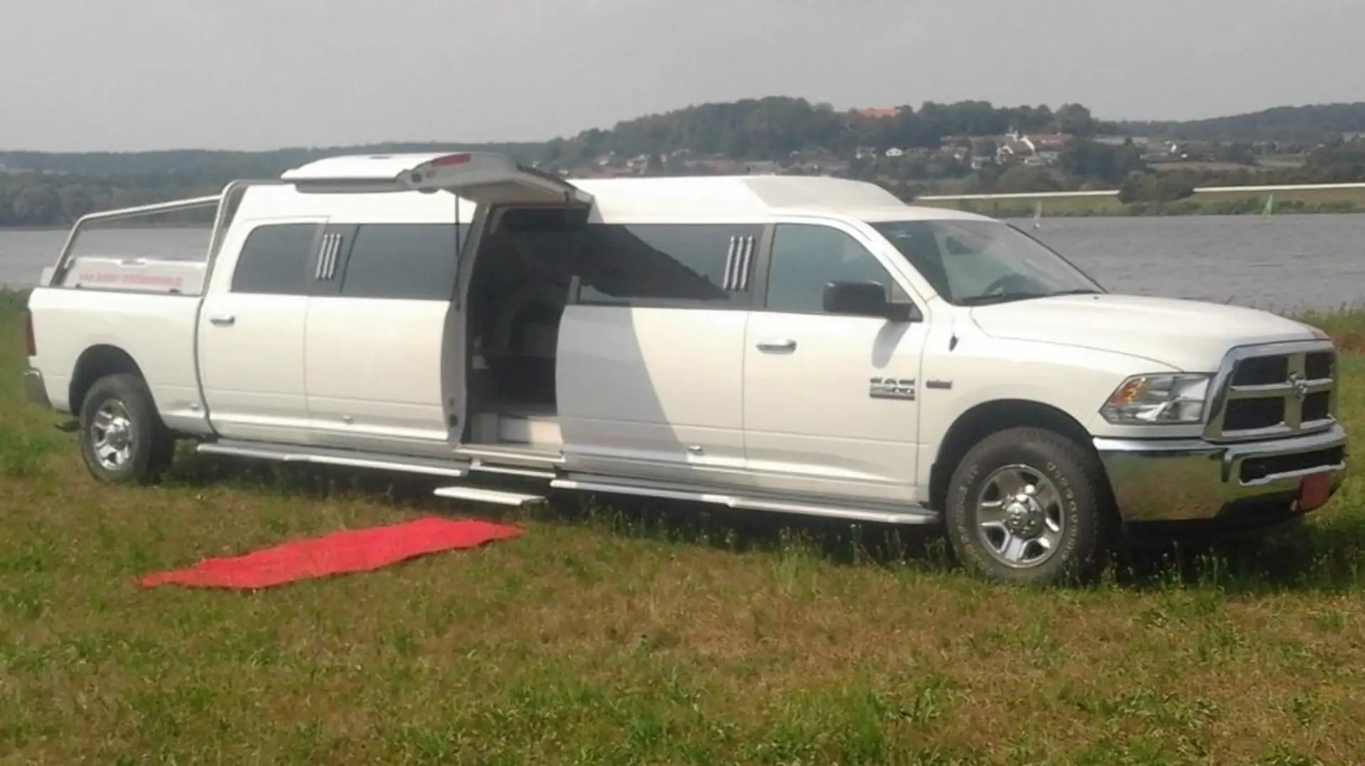 Dodge RAM 2500 V8 4x4 Stretchlimousine Blanc - 1